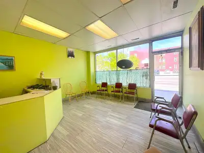 1A//Winnipeg/**BUSINESS FOR SALE!** Well known Chinese cuisine take-out and delivery restaurant for...