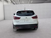 GREAT VALUE | CLEAN CARFAX LED Daytime Running Lights | Blind Spot Warning | Rear Cross Traffic Aler... (image 3)