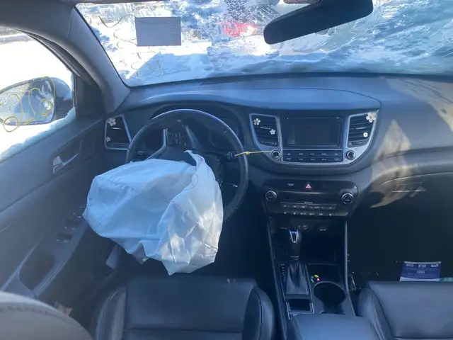 2017 Hyundai Tucson AWD 4dr 2.0L SE *ONLY FOR PARTS* in Auto Body Parts in Regina - Image 6