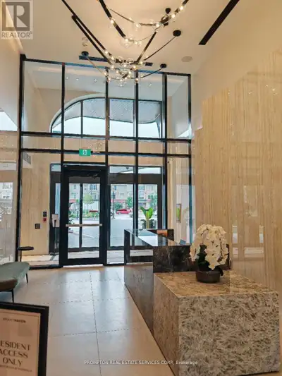 Welcome to The Greenwich Condos! Spacious 2 Bedrooms 2 Bathrooms Corner Unit with 740sf + Balcony. O...