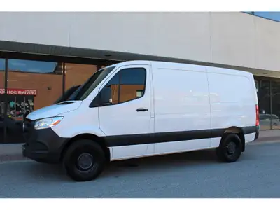 2019 MERCEDES SPRINTER 2500 -- 144 - LOW ROOF!!! 3.0L V6 DIESEL ENGINE !!! 2 SEATER !!! -- ONLY 231,...