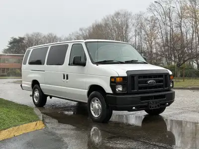 2013 Ford Econoline E-350 Passenger Van 15 Passenger including driver Radio AM/FM Air Conditioning /...