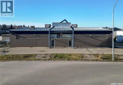 Great retail or light manufacturing location! Just off of 15th Street and across the parking lot fro...