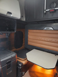 Ryder Stock ID: 278151 Transmission Type/Speed: AUTO 12 Engine: DIESEL DD15'17 GHG 455/1625 Horse Po... (image 9)