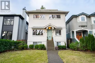 Spacious home in sought after West Dunbar area offers incredible potential. Whethe looking for prime...