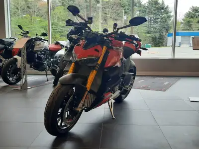The 2025 Ducati Streetfighter V4 brings superbike power into a naked-bike package with aggressive st...