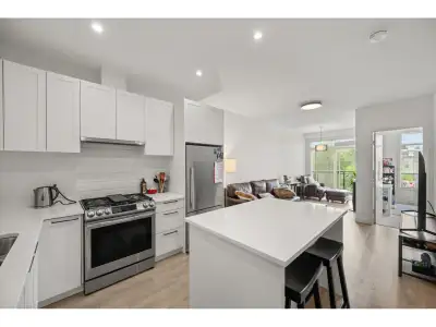 TOP FLOOR, MOUNTAIN VIEWS ! Experience the perfect blend of luxury and tranquility in this top-floor...