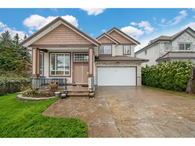 Experience breathtaking mountain views in this well-maintained, neat and clean home. features a main...