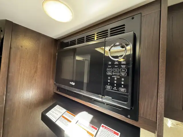 2020 ,Jay Flight,Jayco Baja 154BH in Travel Trailers & Campers in Kamloops - Image 14