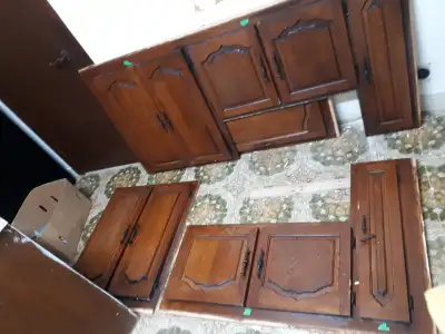 Portes d'armoires de cuisine Avec Cadre, en bois massif (Chêne). Très bonnes pour chalet , garage ,...
