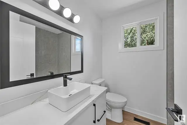 FULLY RENOVATED TOWNHOUSE - 416 HERMITAGE RD NW63008312205569124