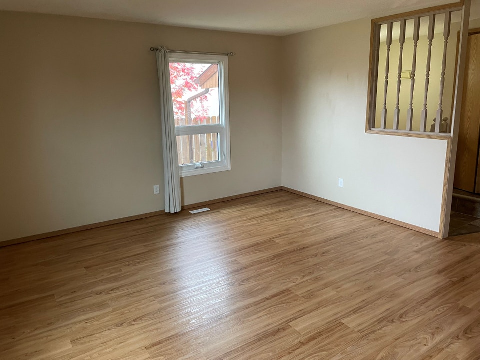 Charming 4-Bedroom Duplex in Red Deer 5