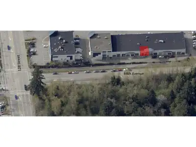 Centrally located, this unit offers 1,000+ sq ft space, ceiling height and easy transportation acces...