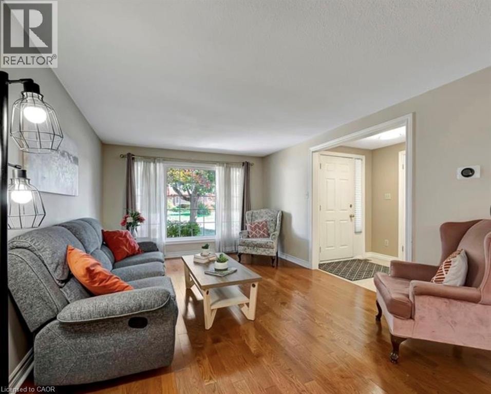 8 LOWELL Street S Unit# Upper Cambridge, Ontario 4