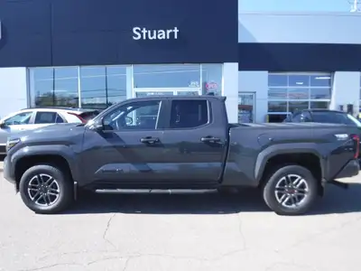 WOW! THIS IS A NICE TRUCK! SUNROOF, NAVIGATION, LEATHER INTERIOR AND MORE! ONLY 65,650 KMS! FULLY SE...