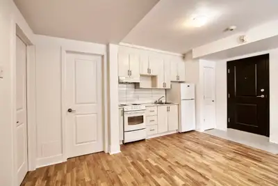 Akelius one bedroom apartment for rent. Located near avenue Clanranald in the Cote-des-Neiges neighb...
