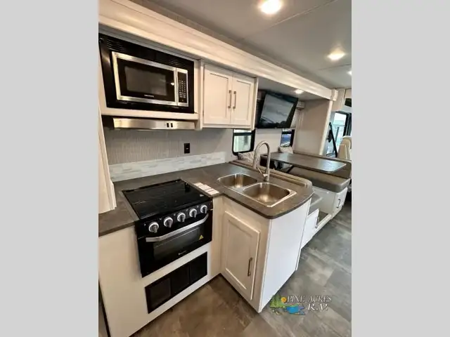 2022 Coachmen RV Pursuit 29XPS Front Bunk 11 Miles in RVs & Motorhomes in Moncton - Image 21