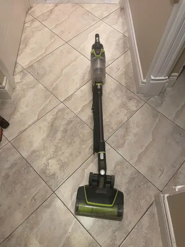 BISSELL Pet Hair Eraser® Slim Corded Stick Vacuum Powerful Pet in Vacuums in City of Toronto - Image 3