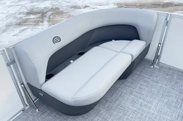 2026 Sun Tracker Party Barge 16 DLX Pontoon boat in Powerboats & Motorboats in Winnipeg - Image 15