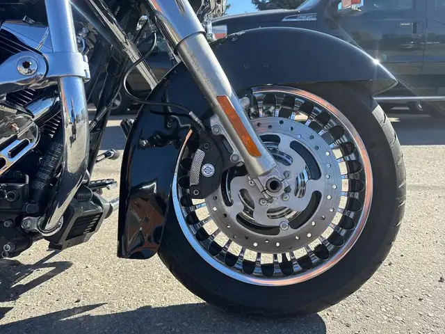 2011 Harley-Davidson Street Glide ~ ELECTRA GLIDE LTD ~ 103CI ~  in Sport Touring in City of Toronto - Image 10