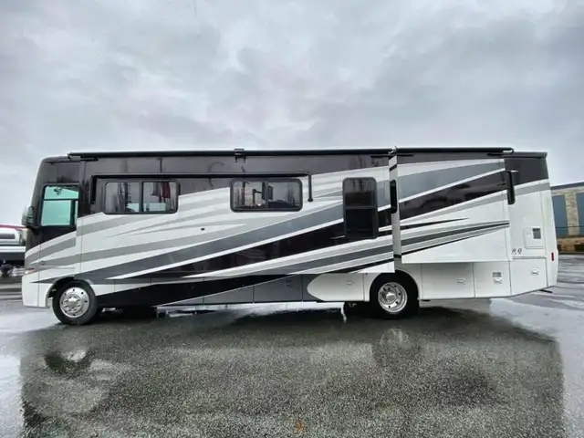 2017 Tiffin Motorhomes Allegro 36 LA in RVs & Motorhomes in Abbotsford - Image 6