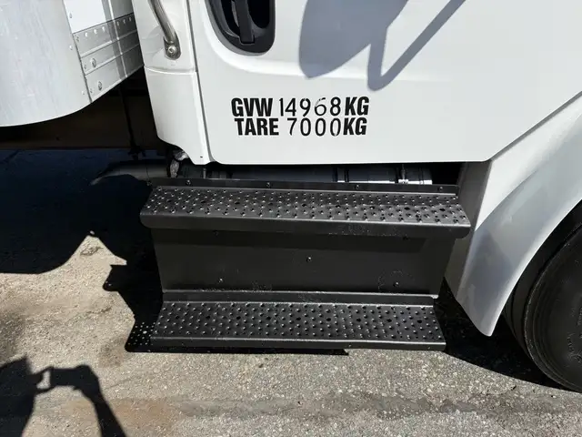 2015 Freightliner M2 106 24 Foot Hydraulic Brake Cube Van with P in Heavy Trucks in City of Toronto - Image 48