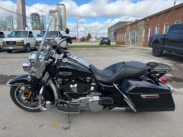 2019 Harley-Davidson Road King ~ ROAD KING ~ 107CI ~ V&H PIPES ~ in Sport Touring in City of Toronto - Image 3