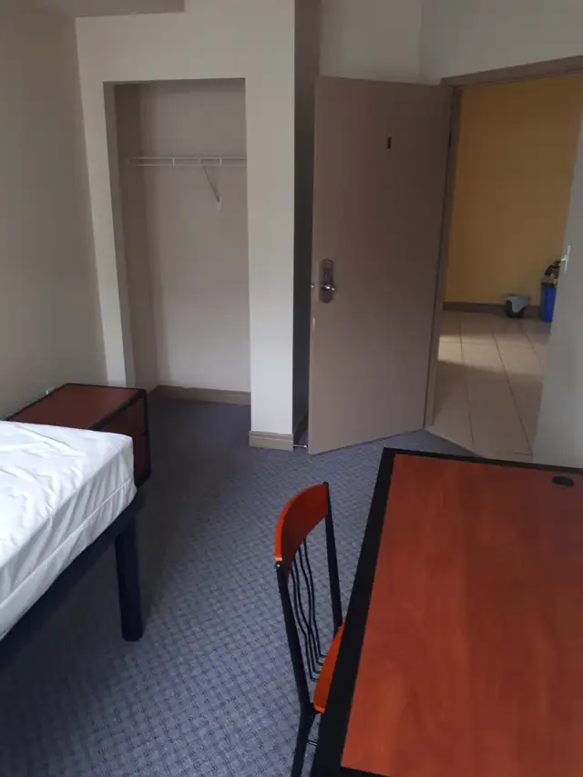 Male Student Housing in Waterloo - Students Only in Long Term Rentals in Kitchener / Waterloo - Image 8