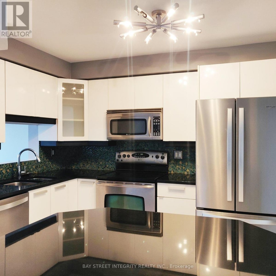 2054 GLENHAMPTON ROAD Oakville (WM Westmount), Ontario 3