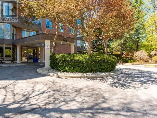 1901 PILGRIMS Way Unit# 502 Oakville, Ontario in Condos for Sale in Oakville / Halton Region - Image 3