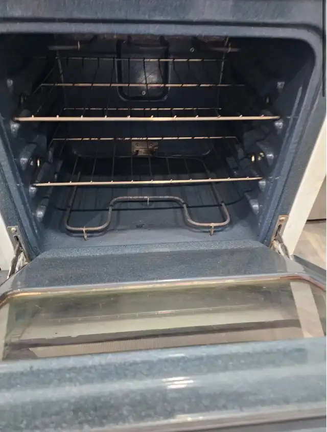 Apartment Size GE 24" White Electric Coil Top Stove Oven Range in Stoves, Ovens & Ranges in Hamilton - Image 4