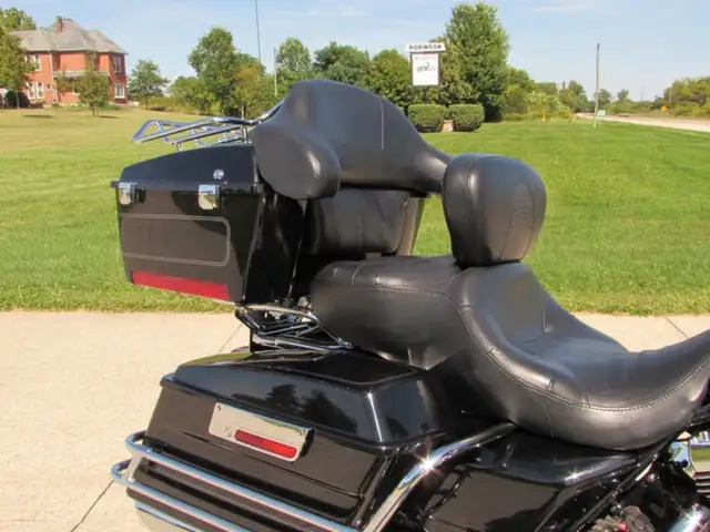 2005 Harley-Davidson FLHTC Electra Glide Classic in Sport Touring in Leamington - Image 12