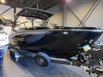 Découvrez le Yamaha 255XD 2025, le summum des bateaux de sports nautiques alliant puissance, technol...