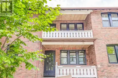 2 - 44 WINEVA AVENUE Toronto (The Beaches), Ontario