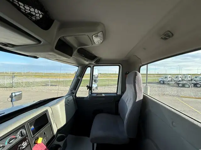 2018 International 4300 Chassis in Heavy Trucks in Regina - Image 13