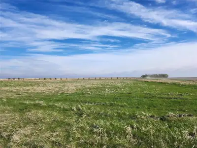 DNE//Brandon/Discover Linkside Luxury at Deer Ridge Estates! This 2-acre lot is perfectly positioned...