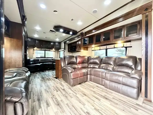 2014 GRAND DESIGN SOLITUDE (FINANCING AVAILABLE) in Travel Trailers & Campers in Kelowna - Image 3