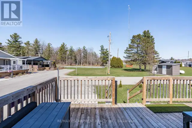 10 OAK STREET - 4449 MILBUROUGH LINE Burlington, Ontario in Houses for Sale in Oakville / Halton Region - Image 9