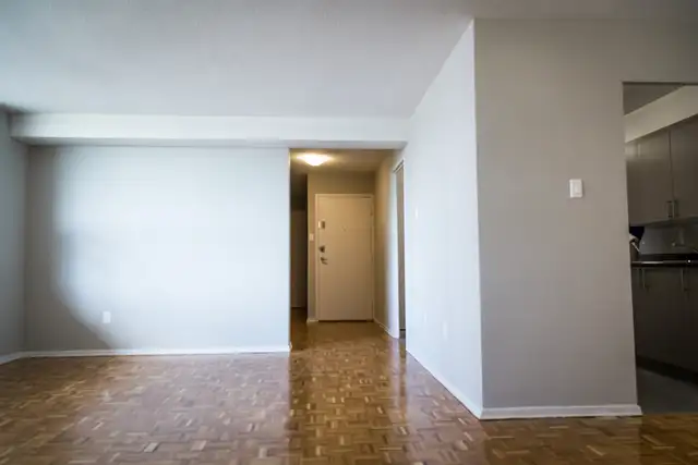 Etobicoke 1 + DEN Suite from $215063417637632771124