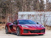 Powerful Gas V8 5.5L engine - Advanced navigation and premium audio - Lane Departure Warning for enh... (image 3)
