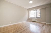 Semi-renovated Akelius one bedroom apartment for rent. Located near Sherbrooke in the Downtown - McG... (image 4)