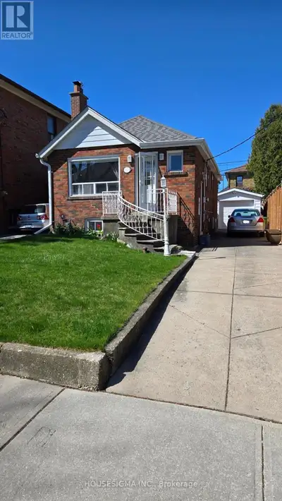 212 WINNETT AVENUE Toronto (Oakwood Village), Ontario