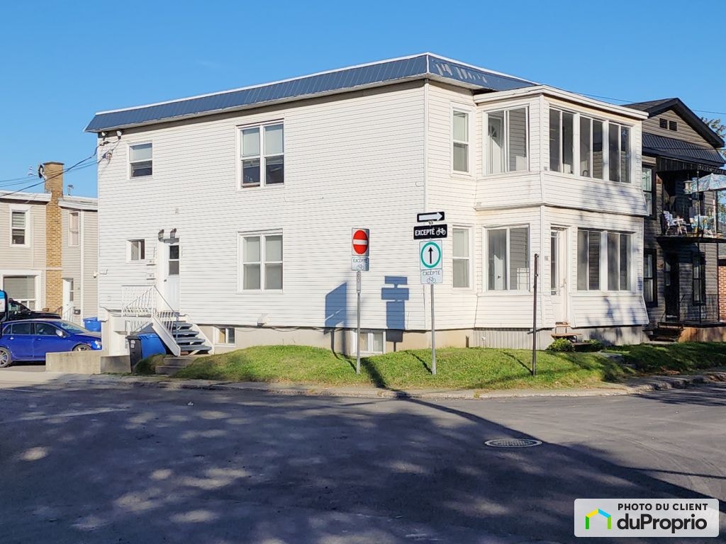 $450,000 - Duplex for sale in Granby — photo 1