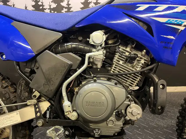 2025 Yamaha TT-R 125 MOTO NEUVE SEULEMENT 35 KM DE ROULER AUBAIN in Other in Lac-Saint-Jean - Image 4