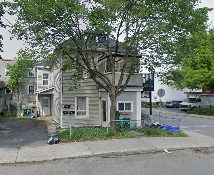 1218 Hannah St 1Bedroom Apartment (Vanier, Ottawa) Long Term