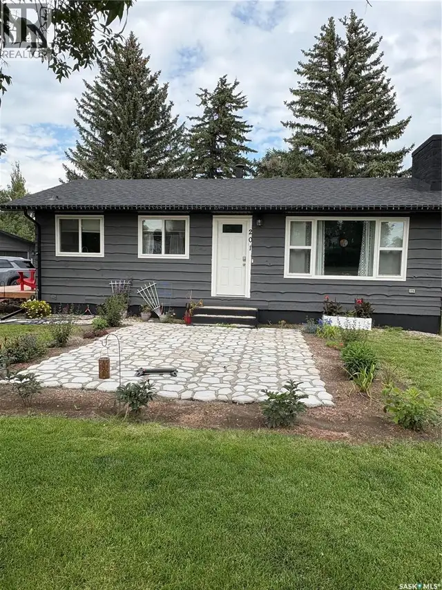 201 4th AVENUE SE Eston, Saskatchewan in Houses for Sale in Swift Current - Image 3