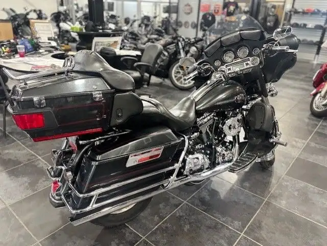 2008 Harley-Davidson Electra Glide Ultra Classic in Street, Cruisers & Choppers in Sudbury - Image 8