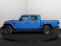 This Jeep Gladiator has a dependable Regular Unleaded V-6 3.6 L/220 engine powering this Automatic t... (image 1)