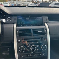 This Land Rover Discovery Sport boasts a Intercooled Turbo Premium Unleaded I-4 2.0 L/122 engine pow... (image 4)