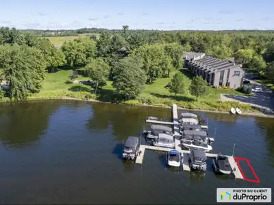 BORD DE L'EAU AVEC QUAI PRIVÉ (lac Magog) Emplacement de rêve directement sur le bord du lac Magog (...